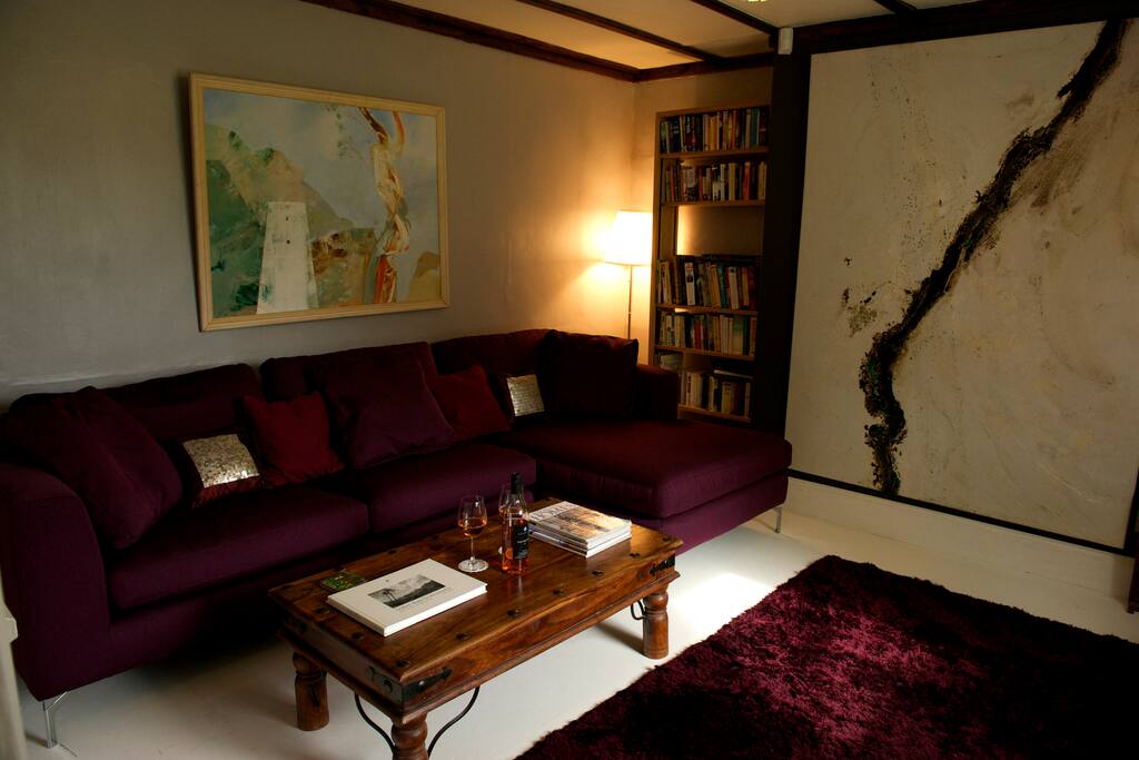Guest sitting room with honesty bar