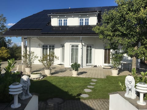 Exclusive house with garden and sauna  2 to 6 per.