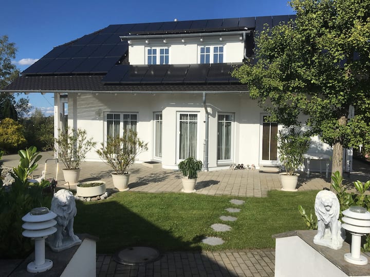 Exclusive house with garden and sauna  2 to 6 per.