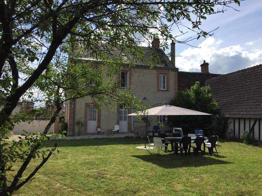 Jardin clos à l'arrière du gîte