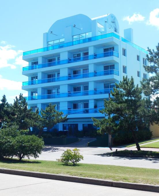 todos los apartamentos frente al mar con terracita y parrilla