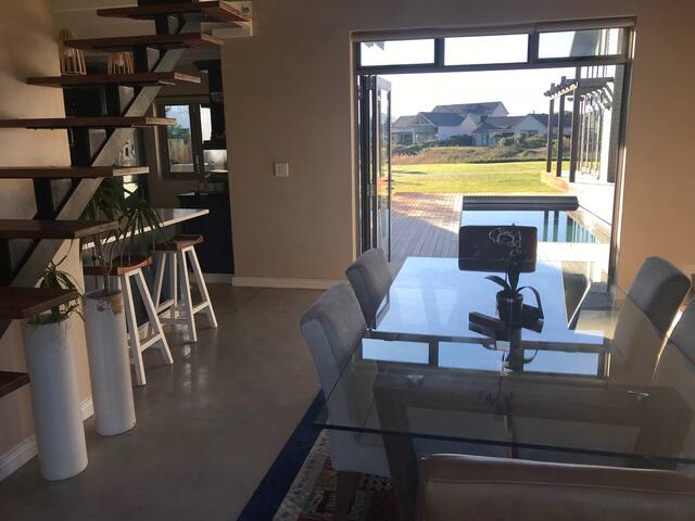 Mr Bain’s Lake Home gallery image 4