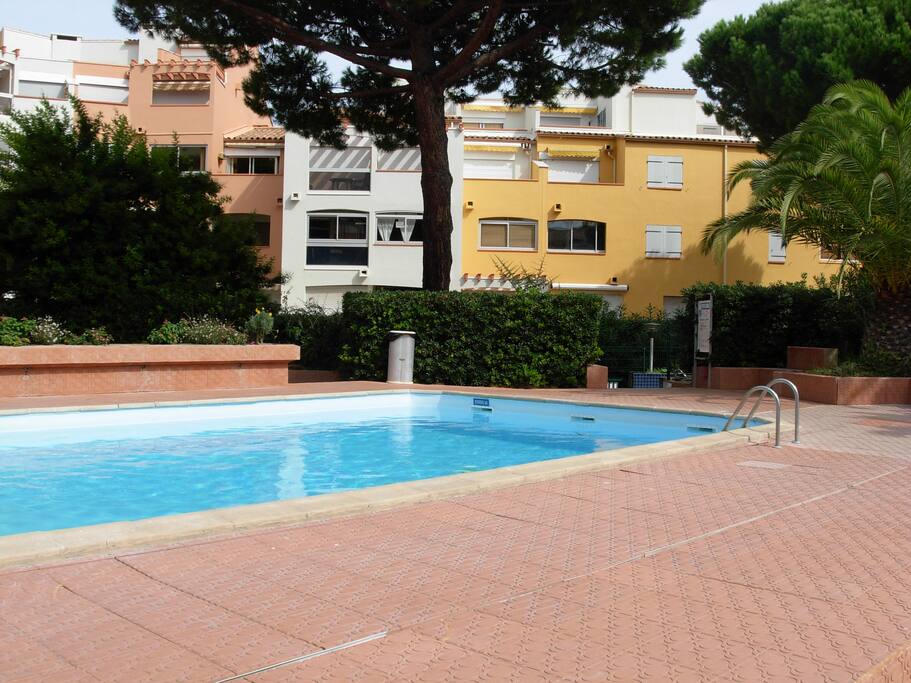 PISCINE DE LA RESIDENCE