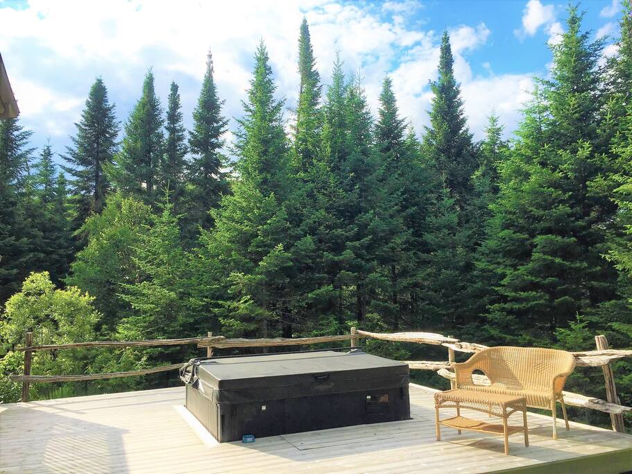 deck 2 - with hot tub open year round