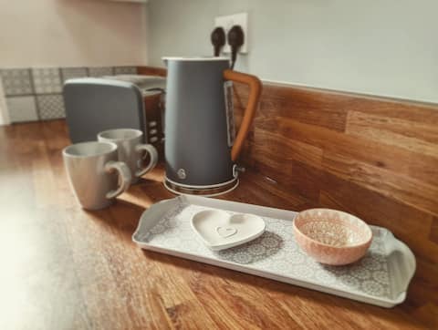 Successful Airbnb property: The Studio-beautiful private annex with fab views! in Leeds