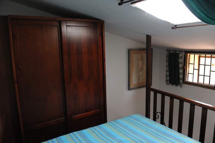 hlavný mezanín s francúzskou posteľou.