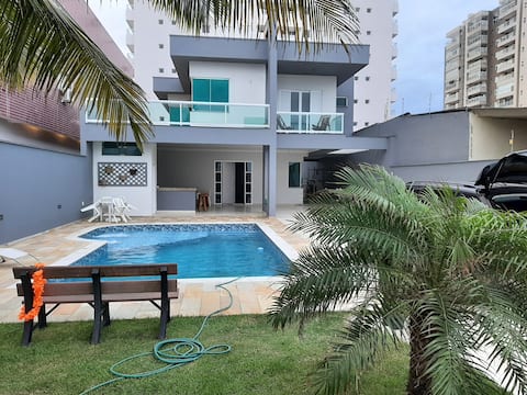 Beach house, 5 Suites, Right on the sand, Heated Pool