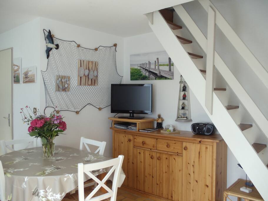 COIN SALLE AVEC TELE