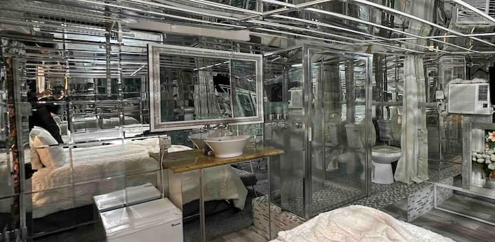 好莱坞套房1楼，智能电视， DIRECTV冰箱，所有镜子