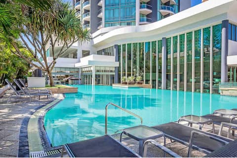 Popular Airbnb listing: Legends in Paradise 310 in Surfers Paradise