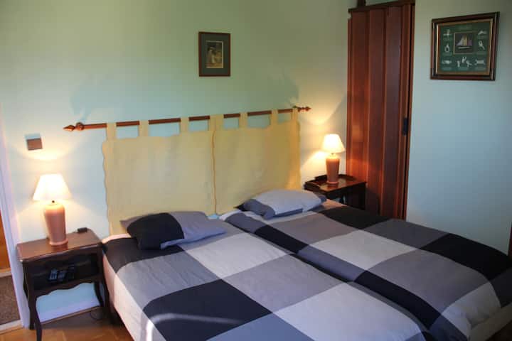 Chambre 3 / საძინებელი 3