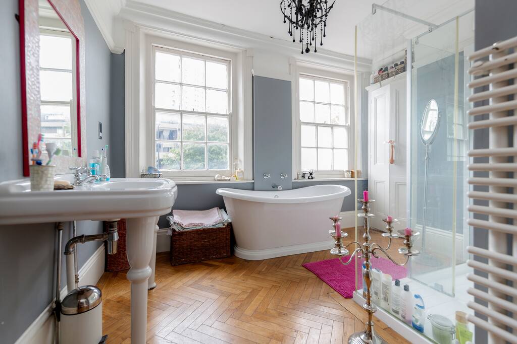 "The enormous bathtub and great showers (there are multiple bathrooms!) are perfect to relax in after a long day sightseeing." - Jane, Gold Coast, Australia