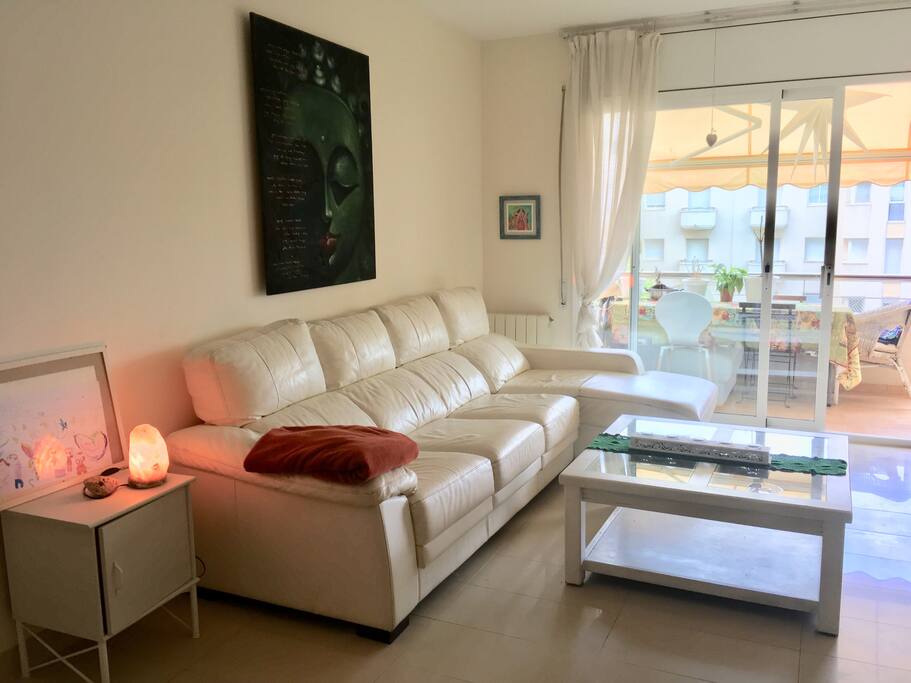 Cómoda sala de estar con vistas al mar