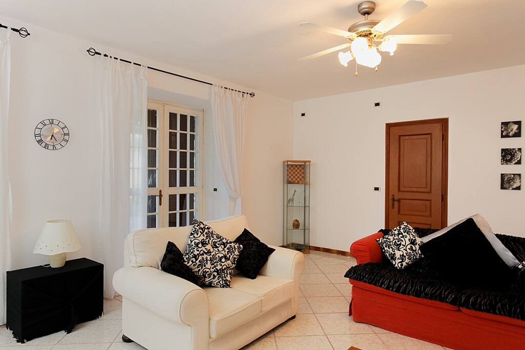 Ground Floor Lounge (with sofa bed)