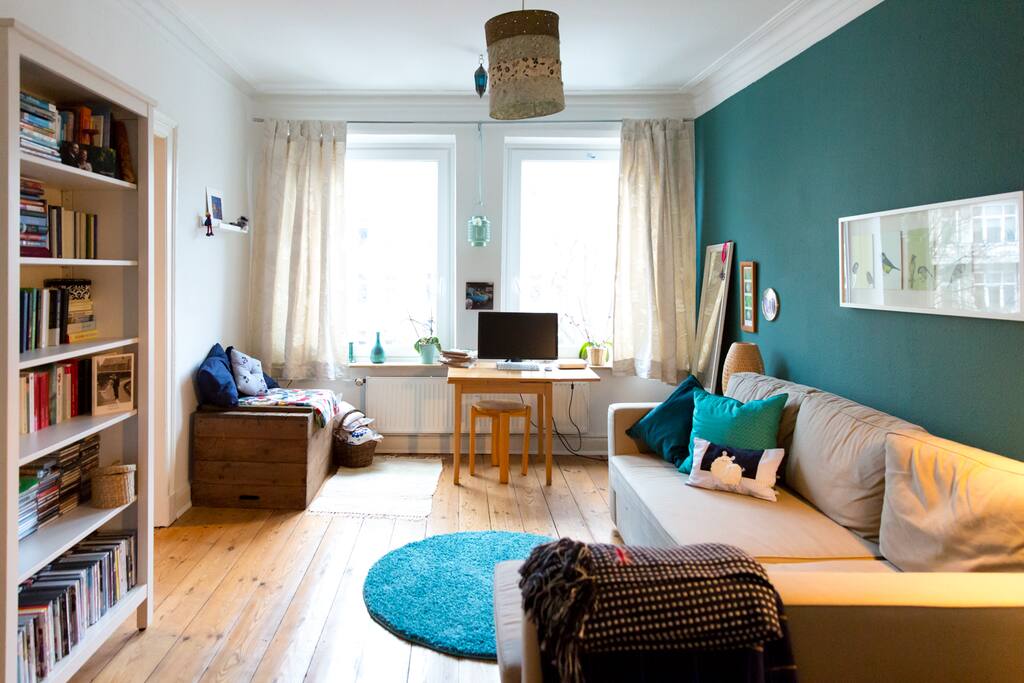 Das Wohnzimmer, angeschlossen an das Schlafzimmer