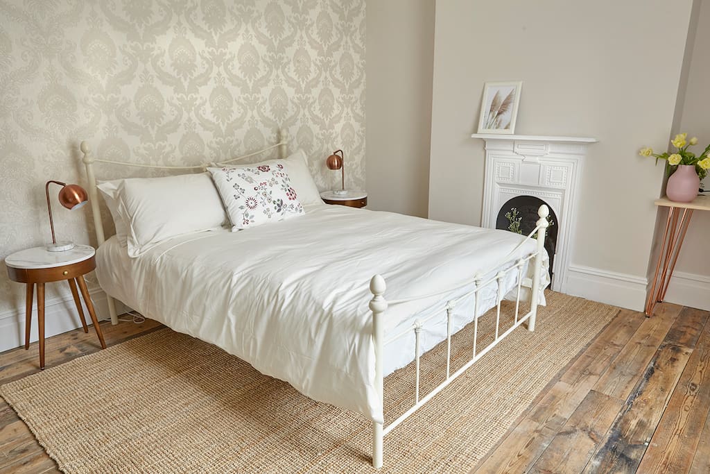 Quiet bedroom with King Sized bed