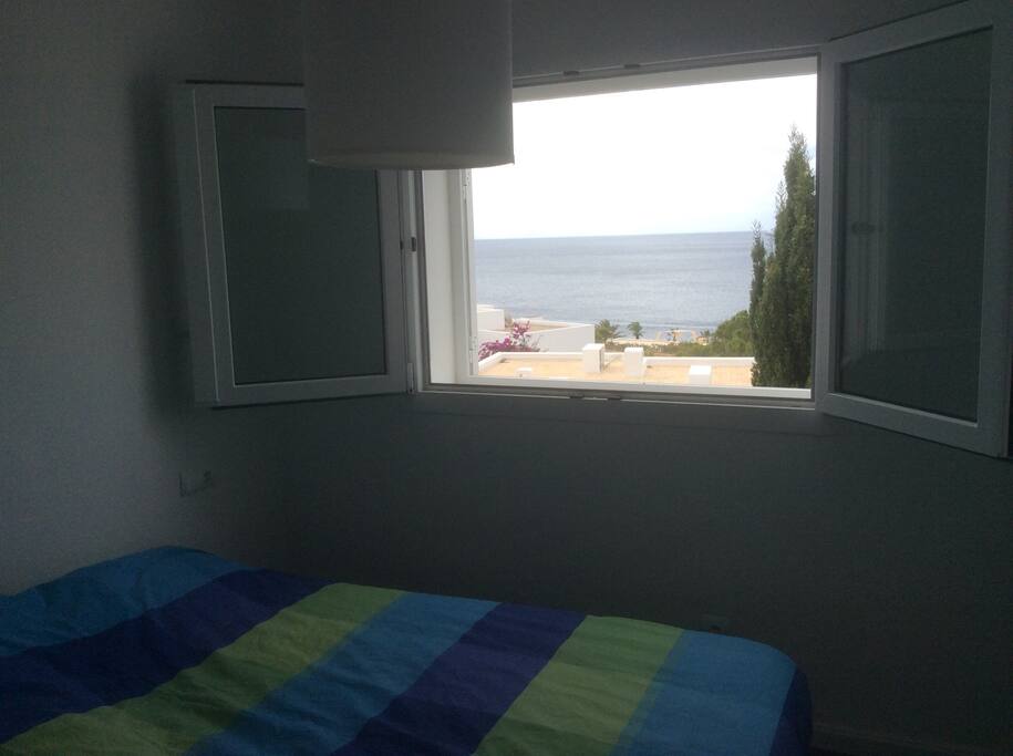 Finestra camera con vista mare