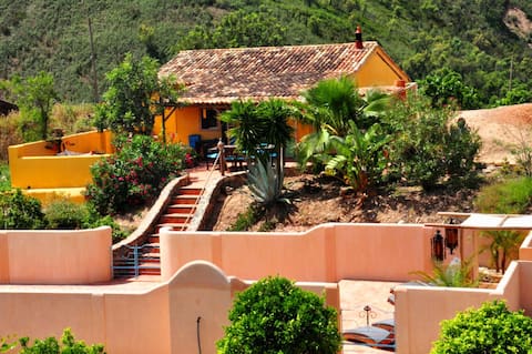 Top Airbnb: Charming holiday farmhouse with private swimming pool em Silves
