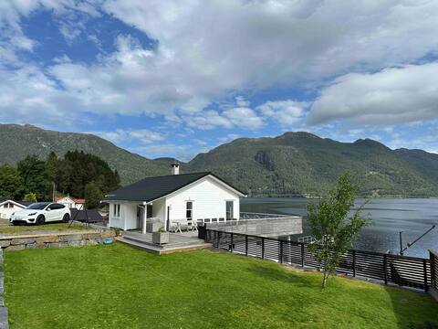 Cabin at the shore of the sea!