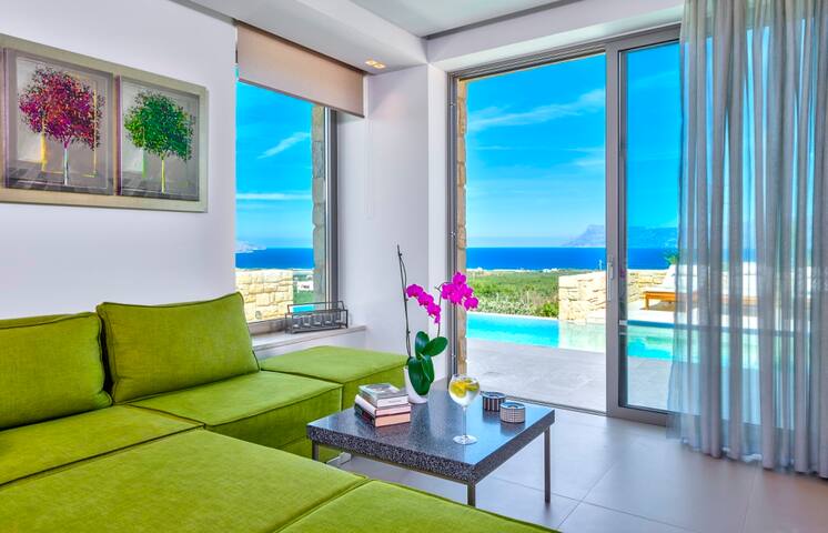 Amazing sea view 2 bedroom villa – infinity pool gallery image 3