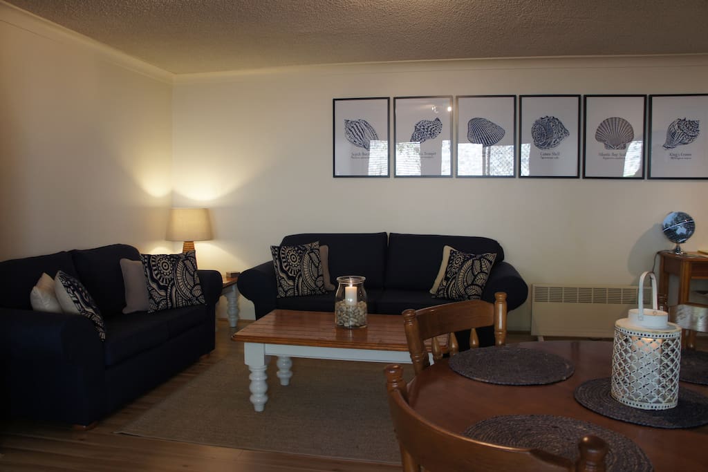 ... 2 Seater & 3 Seater Lounges