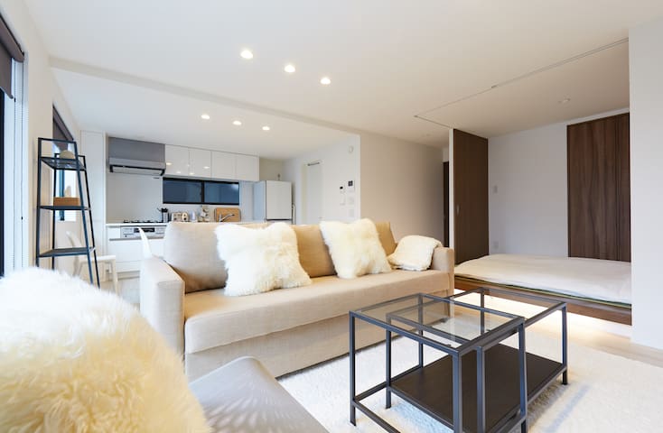 Modern 3-Bedroom 80m2 Apartment near Shibuya! gallery image 2