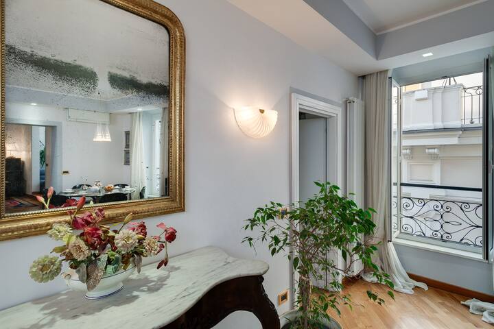 TREVI FOUNTAIN 3 BEDROOM PRESTIGIOUS HOME. gallery image 3