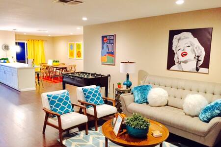 Hip MARILYN MONROE Pool  HOME - Sparkling Clean