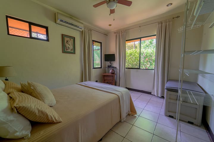 Основна спалня във вила