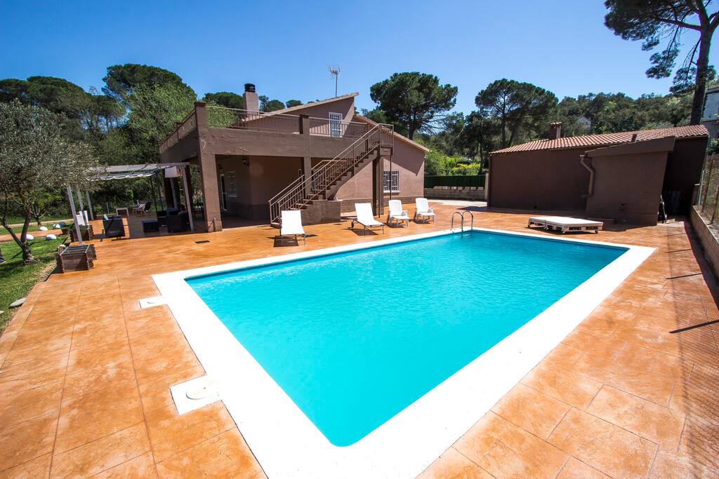 Villa patio and private pool