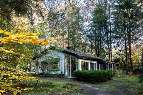 “Paulus” by the forest with hot tub
