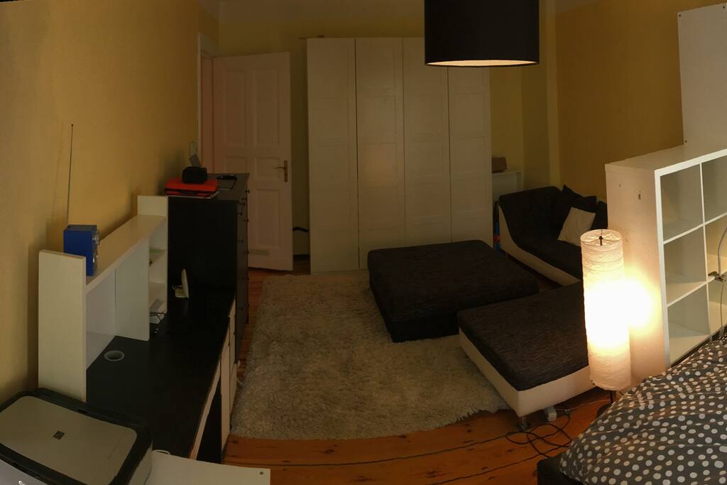 Bed and Living Room / Schlaf- und Wohnzimmer