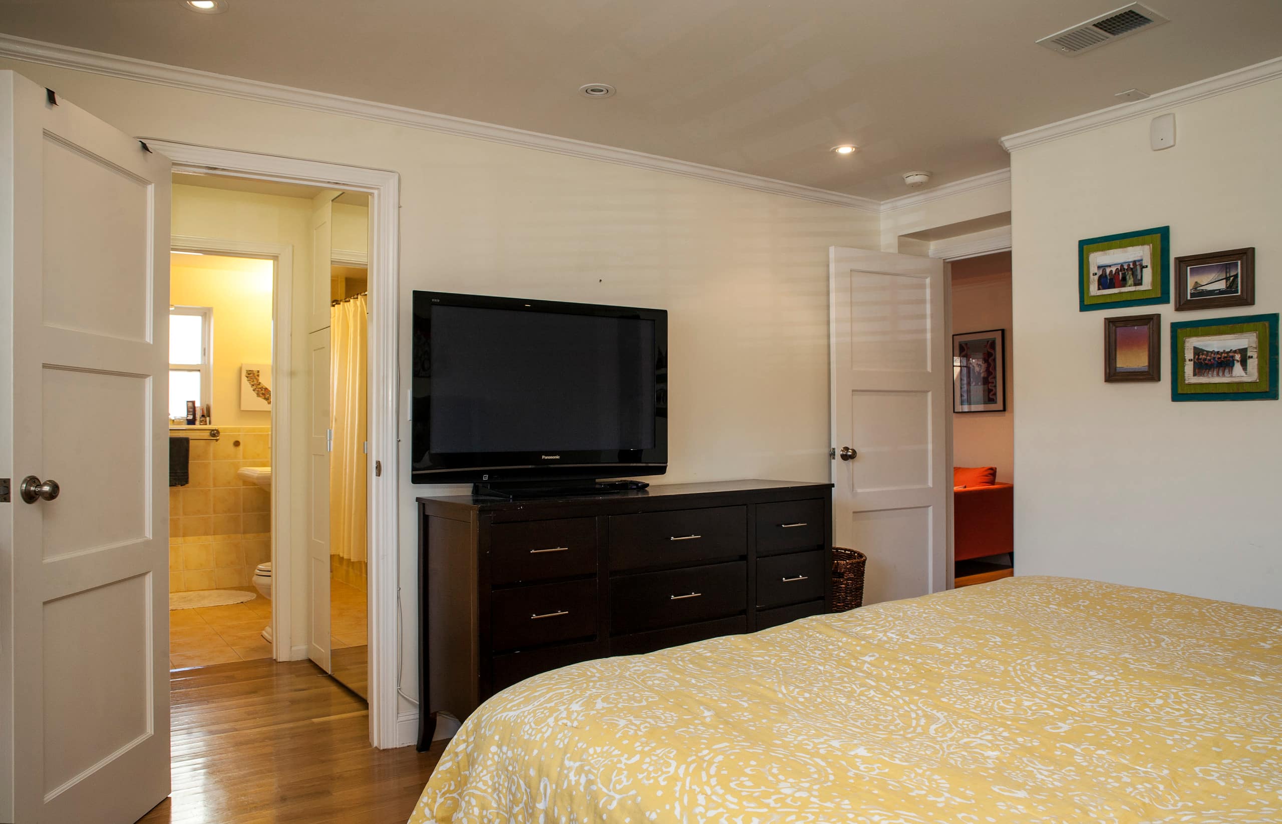 Home in San Francisco · ★4.86 · 3 bedrooms · 5 beds · 2 baths - Image 15