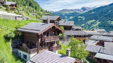 5 bedroom chalet, superb location, panoramic views