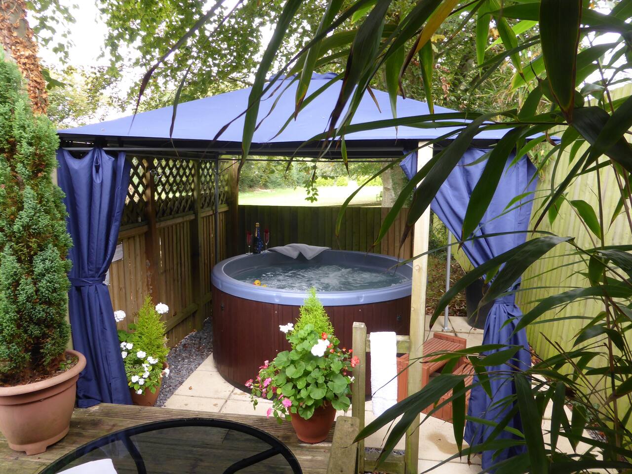 New Forest Log Cabin With Private Hot Tub Guesthouses For Rent