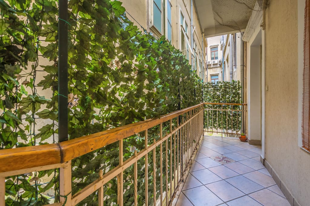 entrance to the apt