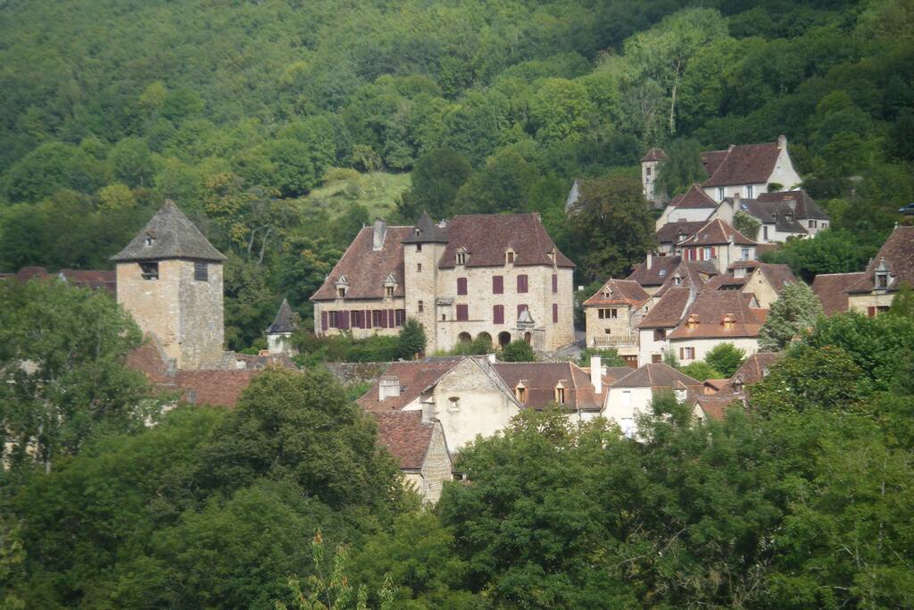 Le Château dans le village