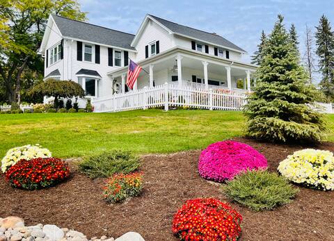 The Fitz Farmhouse on West Lake!
