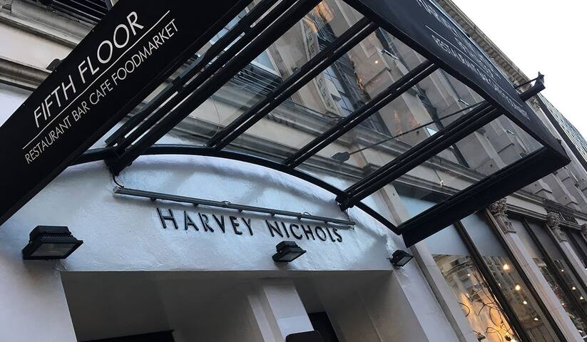 Chic Belgravia stay with concierge & gardens gallery image 5