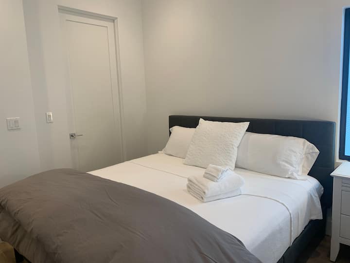 Bedroom 3 with King Size Bed as all bedrooms.