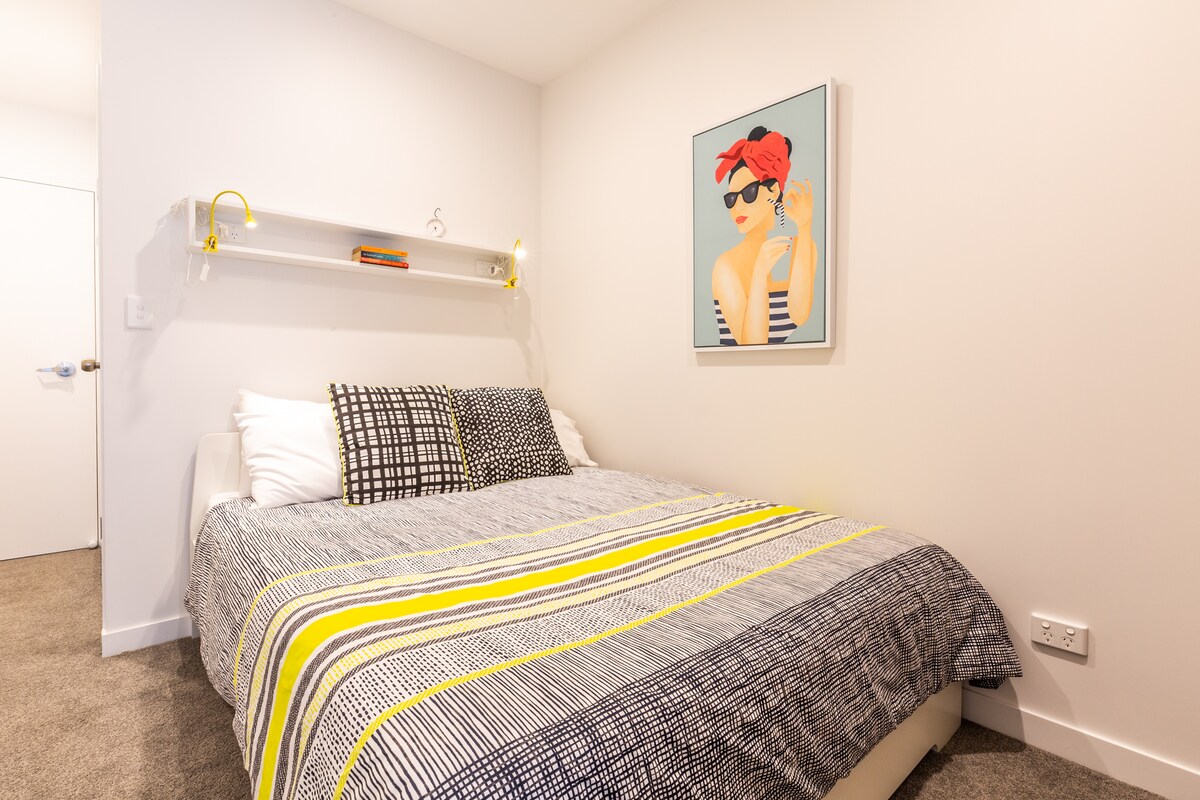 מיטת קווין סייז עם מזרן ויסקו נוח במיוחד.