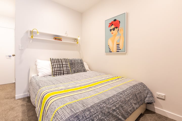 Queen size bed with super comfy memory foam mattress
