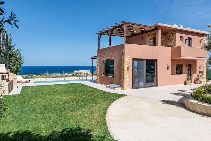 Villa Kudos in Maleme, with astonishing sea view