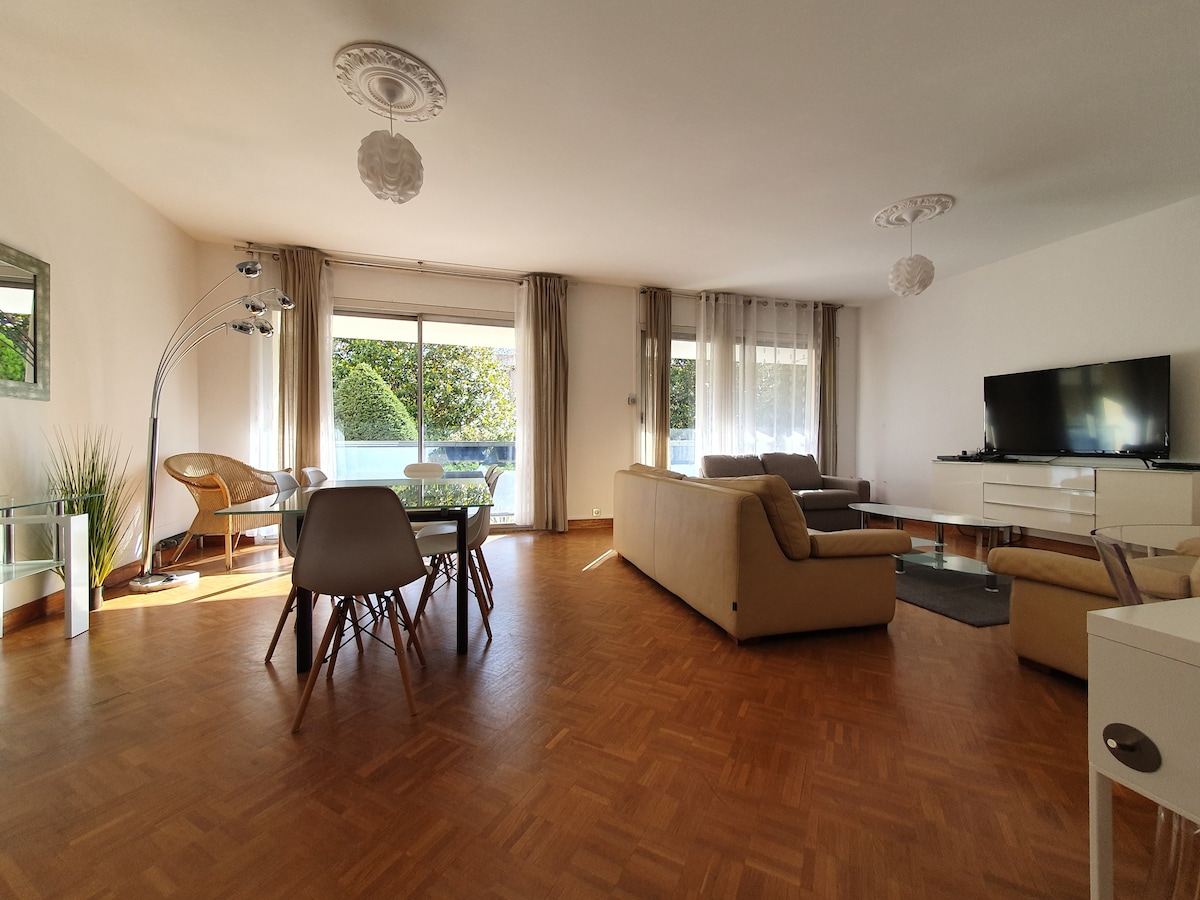 Leistungsstarkes Airbnb: 110 m2 apartment with 3 bedrooms for up to 8 people Sainte Anne in Marseille 8e Arrondissement