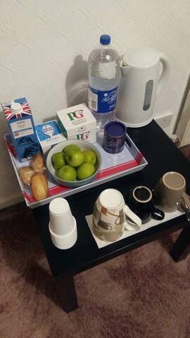 3 Bedroom House Manchester Centre/ 宽敞的家庭住宅 gallery image 3