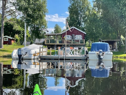 Log cabin with beach plot, 12 km from Grönklitt