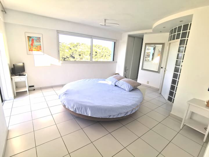 Chambre 2 : Lit rond, king size