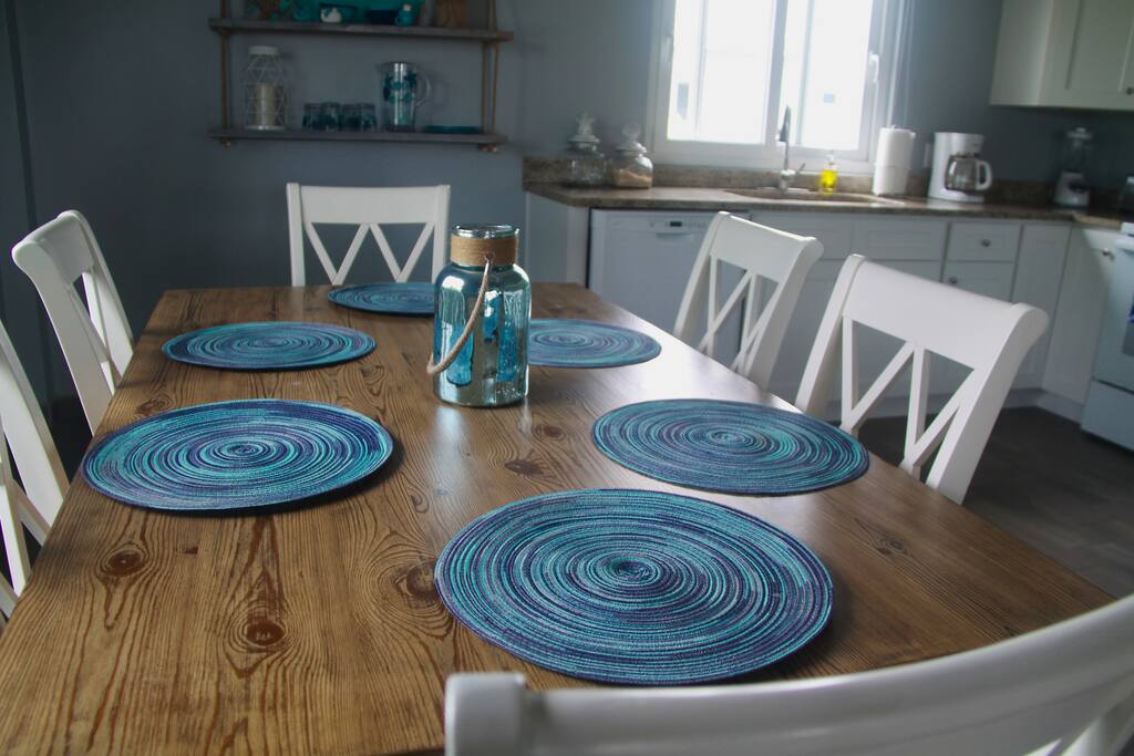 Dining space for 6