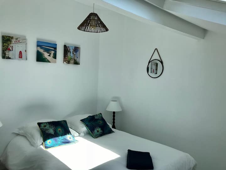 Dhomë në shtëpinë mbi pemë çeke