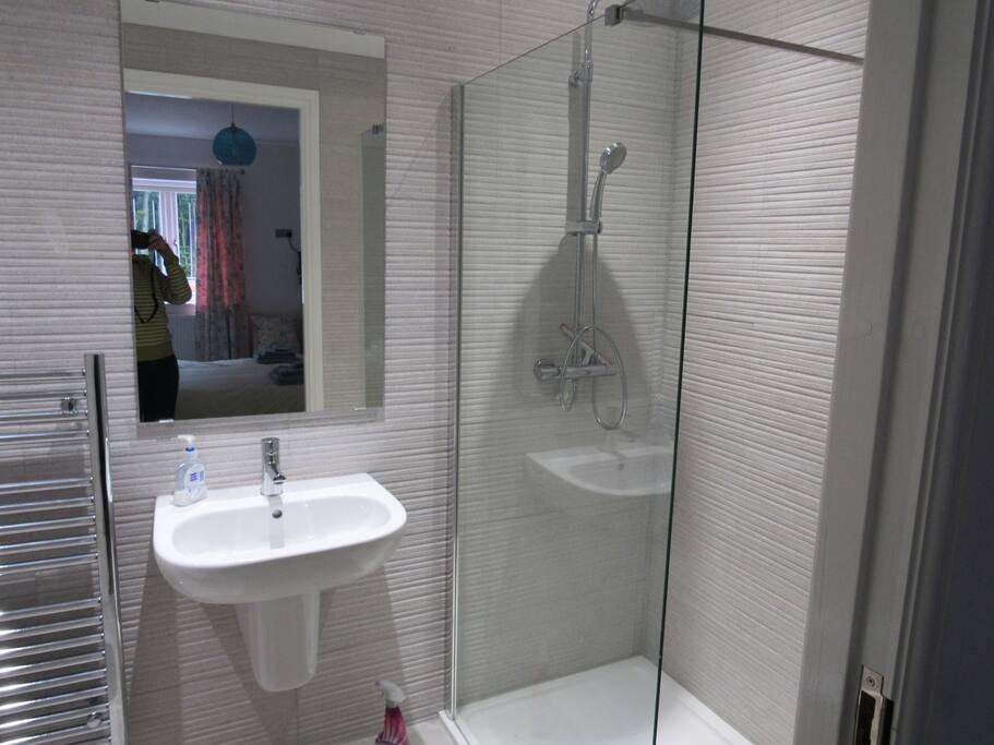 En suite for guest room